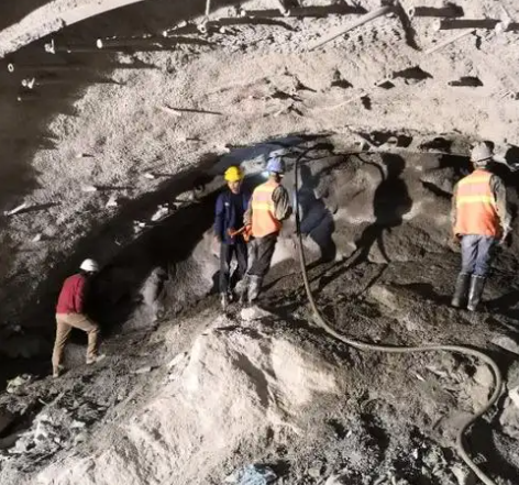 台江拱顶带模注浆料的施工流程及注意事项